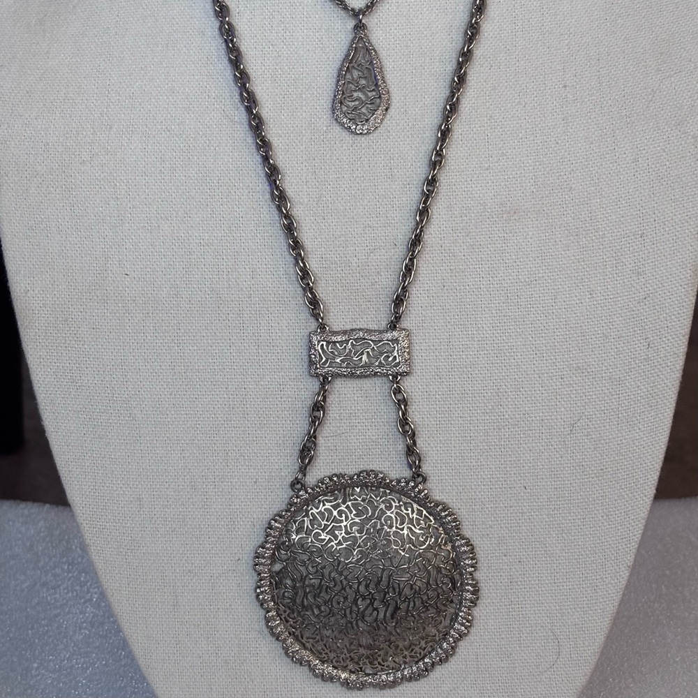 🌼Two Tier Filigree Large Medallion Pendant Necklace - Picture 2 of 5